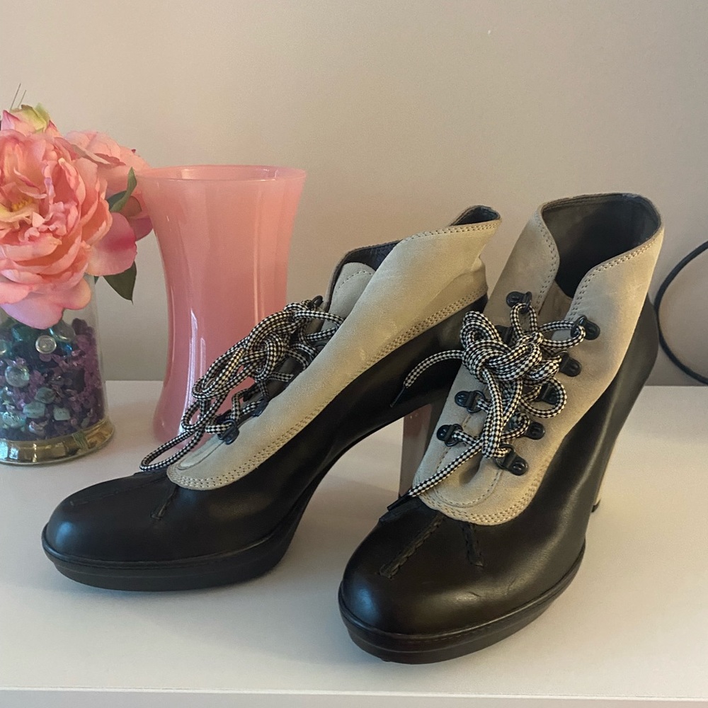 Tod’s leather/suede ankle booties, mint condition!